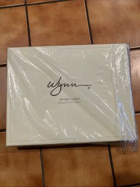 Wynn Resort Linen Queen Flat Sheet - White New. 507 thread count